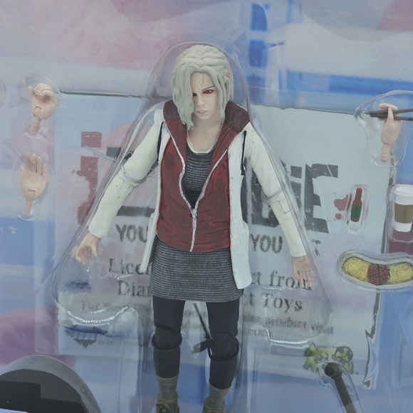 iZombie Liv Moore Full On Zombie Mode Action Figure - Picture 3 of 10